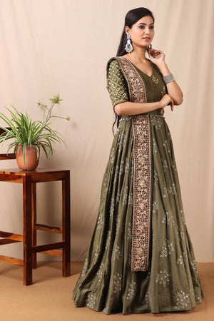 Shop this beautiful kai green embroidered anarkali set with mirror work from Pure Elegance featuring intricate embroidery and a V-neck. Made with premium quality chanderi silk fabric, this set contains a anarkali suit, a dupatta with zari work, and a belt. Pair it up with statement jewellery to complete your look from Pure Elegance Indian clothing store in USA online now.-Side view.