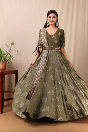 Shop this beautiful kai green embroidered anarkali set with mirror work from Pure Elegance featuring intricate embroidery and a V-neck. Made with premium quality chanderi silk fabric, this set contains a anarkali suit, a dupatta with zari work, and a belt. Pair it up with statement jewellery to complete your look from Pure Elegance Indian clothing store in USA online now.-Full view.