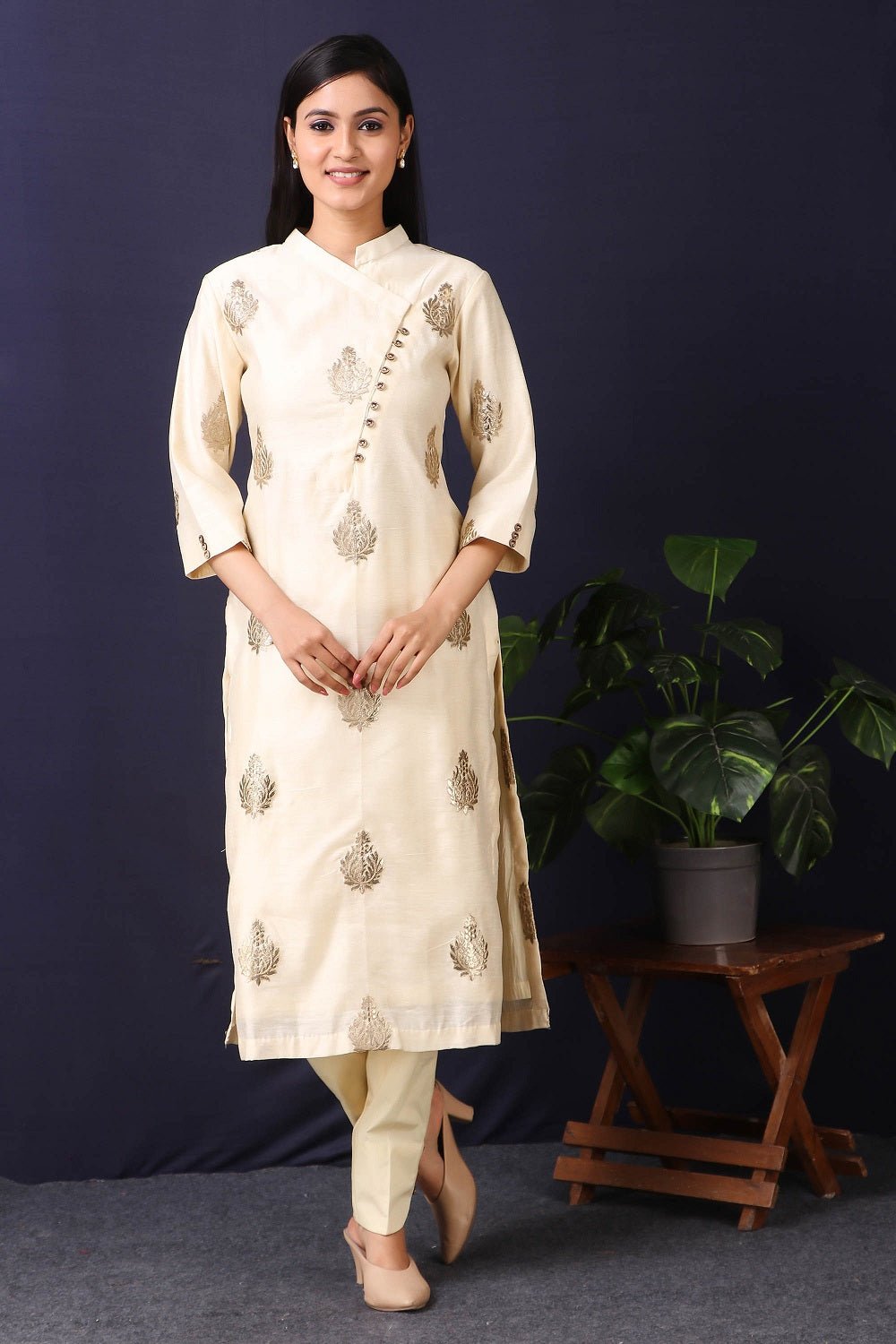 Shop this this gorgeous summer linen kurta in cream color with cotton stretch pants with foil work patch with a beautiful neckline. This beautiful summer linen material outfit showcases beautiful sleeves with lace work on it. Style this set of kurta with a pair of diamond earrings and solid pumps to finish the look from Pure Elegance Indian fashion store in USA.-Full view.