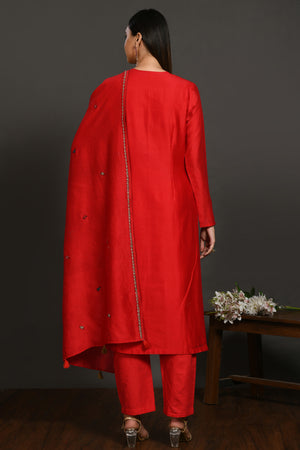 Buy red resham work chanderi suit online in USA with cotton dupatta. Dazzle on weddings and special occasions with exquisite Indian designer dresses, sharara suits, Anarkali suits, wedding lehengas from Pure Elegance Indian fashion store in USA.-back