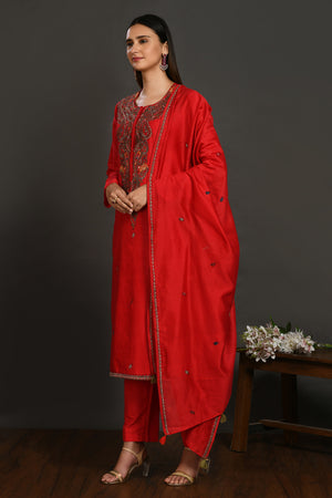 Buy red resham work chanderi suit online in USA with cotton dupatta. Dazzle on weddings and special occasions with exquisite Indian designer dresses, sharara suits, Anarkali suits, wedding lehengas from Pure Elegance Indian fashion store in USA.-dupatta