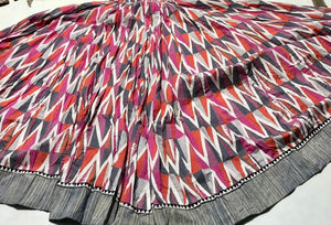 Shop stunning grey and pink cotton skirt set online in USA with pink dupatta. Elevate your ethnic style with a tasteful collection of designer Anarkali, designer salwar suits, Indian lehengas, sharara suits from Pure Elegance Indian clothing store in USA.-skirt