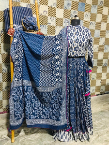 Shop stunning white and blue Bagru cotton skirt set online in USA with dupatta. Elevate your ethnic style with a tasteful collection of designer Anarkali suits, designer salwar suits, Indian lehengas, sharara suits from Pure Elegance Indian clothing store in USA.-full view
