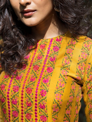 Buy beautiful mustard blossom print sharara suit online in USA. Dazzle on weddings and special occasions with exquisite Indian designer dresses, sharara suits, Anarkali suits, wedding lehengas from Pure Elegance Indian fashion store in USA.-closeup