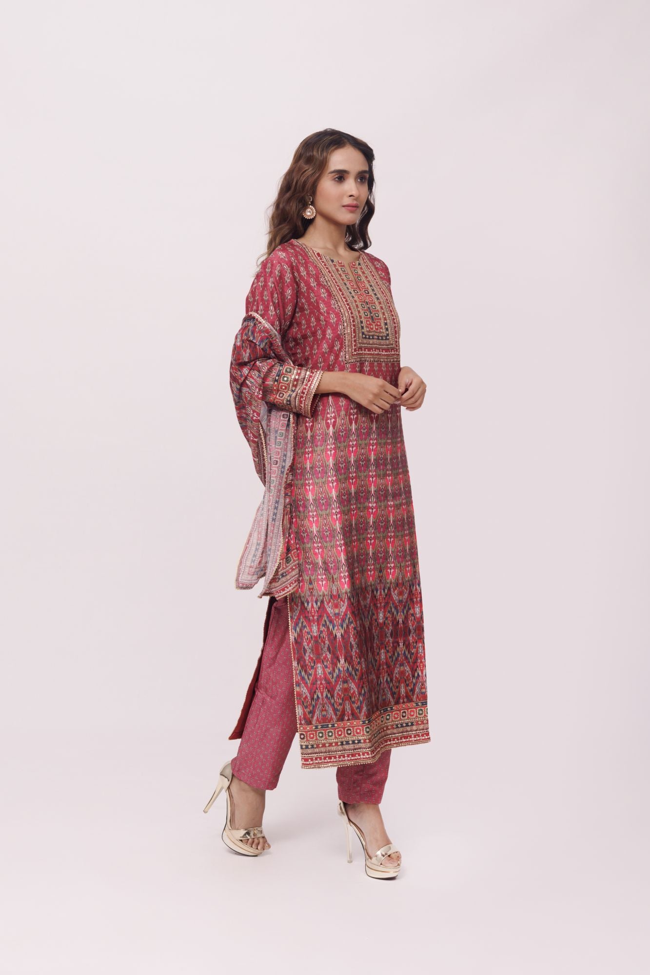 Buy burnt umber printed crepe pant suit online in USA with dupatta. Dazzle on weddings and special occasions with exquisite Indian designer dresses, sharara suits, Anarkali suits, wedding lehengas from Pure Elegance Indian fashion store in USA.-side