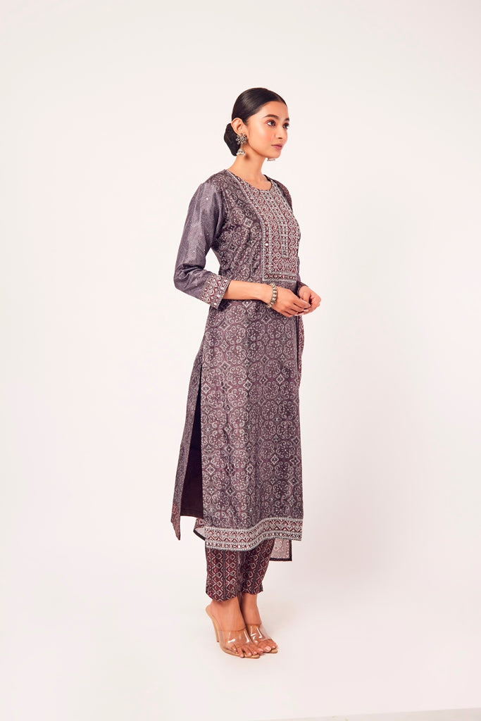 Buy stunning brown printed crepe suit online in USA with dupatta. Dazzle on weddings and special occasions with exquisite Indian designer dresses, sharara suits, Anarkali suits, wedding lehengas from Pure Elegance Indian fashion store in USA.-right