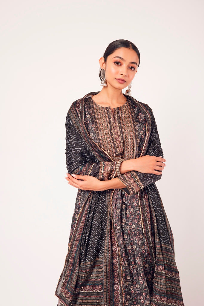 Shop stunning black printed crepe suit online in USA with dupatta. Dazzle on weddings and special occasions with exquisite Indian designer dresses, sharara suits, Anarkali suits, wedding lehengas from Pure Elegance Indian fashion store in USA.-closeup