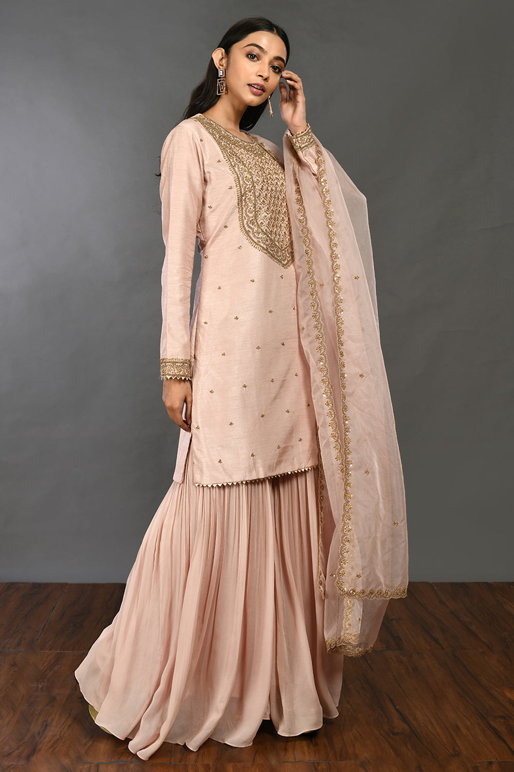 Buy dusty pink zari and bulian work silk suit online in USA with organza dupatta. Dazzle on weddings and special occasions with exquisite Indian designer dresses, sharara suits, Anarkali suits, wedding lehengas from Pure Elegance Indian fashion store in USA.-right