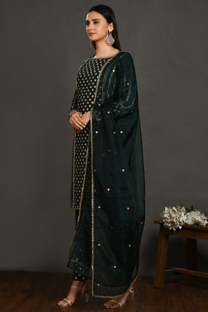 Shop stunning bottle green cutdana, sequin and zari work silk suit online in USA. Dazzle on weddings and special occasions with exquisite Indian designer dresses, sharara suits, Anarkali suits, wedding lehengas from Pure Elegance Indian fashion store in USA.-dupatta