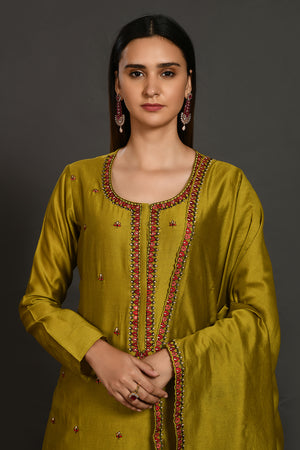 Buy mehendi green resham work chanderi suit online in USA with dupatta. Dazzle on weddings and special occasions with exquisite Indian designer dresses, sharara suits, Anarkali suits, wedding lehengas from Pure Elegance Indian fashion store in USA.-closeup