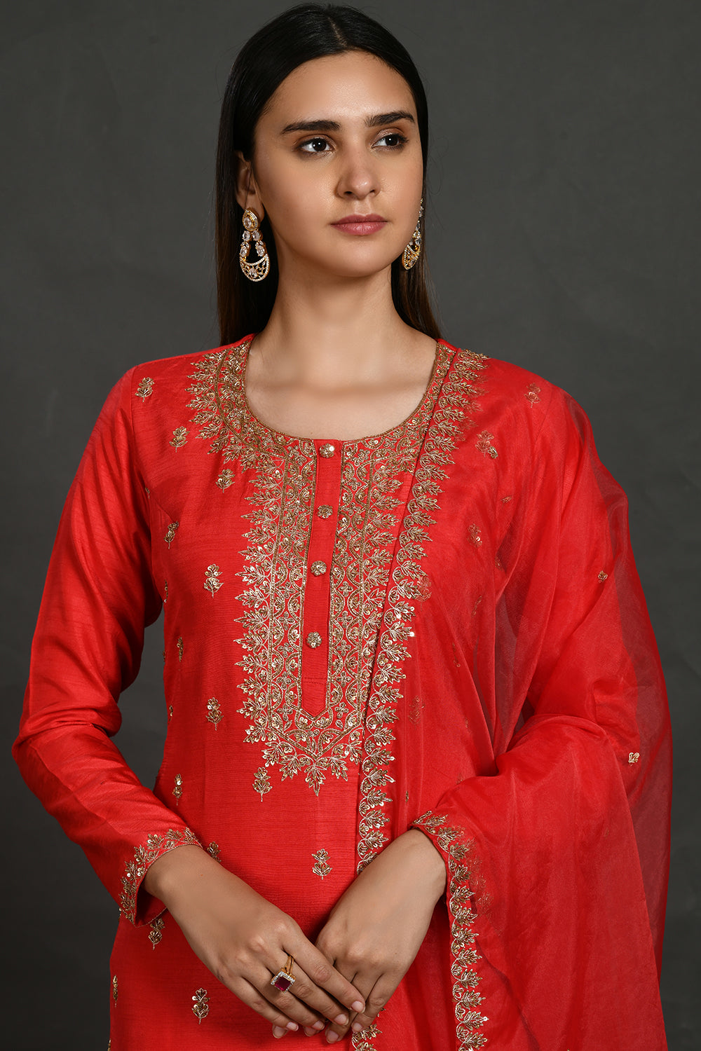 Buy red embroidered kurta set online in USA with bandhej dupatta. Dazzle on weddings and special occasions with exquisite Indian designer dresses, sharara suits, Anarkali suits, wedding lehengas from Pure Elegance Indian fashion store in USA.-closeup