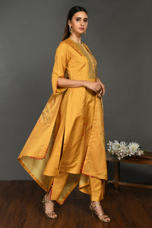 Buy yellow embroidered straight kurta set online in USA with dupatta. Dazzle on weddings and special occasions with exquisite Indian designer dresses, sharara suits, Anarkali suits, wedding lehengas from Pure Elegance Indian fashion store in USA.-right