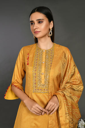 Buy yellow embroidered straight kurta set online in USA with dupatta. Dazzle on weddings and special occasions with exquisite Indian designer dresses, sharara suits, Anarkali suits, wedding lehengas from Pure Elegance Indian fashion store in USA.-closeup
