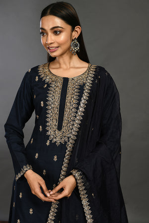 Buy navy blue zari work georgette suit online in USA with dupatta. Dazzle on weddings and special occasions with exquisite Indian designer dresses, sharara suits, Anarkali suits, wedding lehengas from Pure Elegance Indian fashion store in USA.-closeup