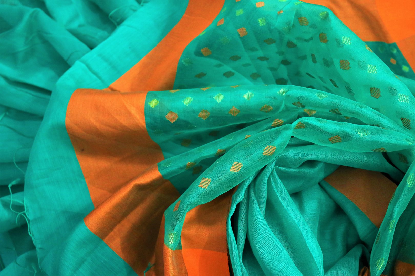 Buy green chanderi silk saree online in USA. Pure Elegance fashion store brings a stunning range of ethnic Indian designer sarees for weddings and parties in USA.-details