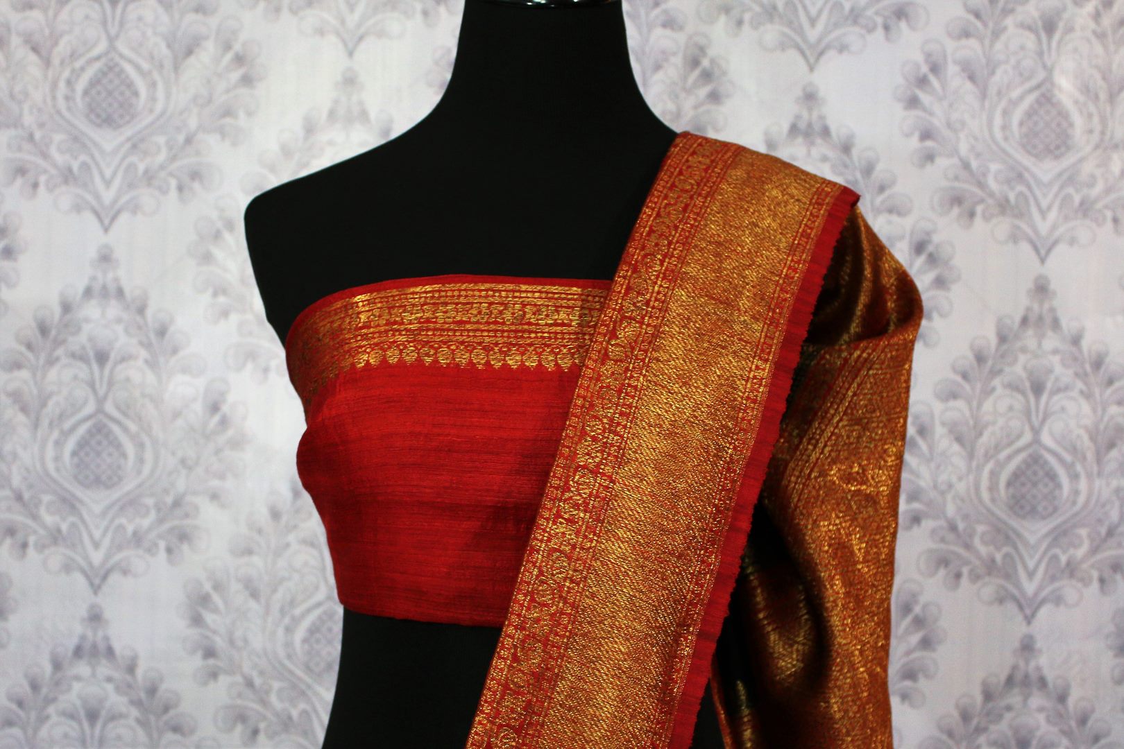 Shop black tussar Banarasi sari online in USA with red border. Explore a range of Indian desinger wedding sarees in USA at Pure Elegance online store. Shop now.-blouse pallu