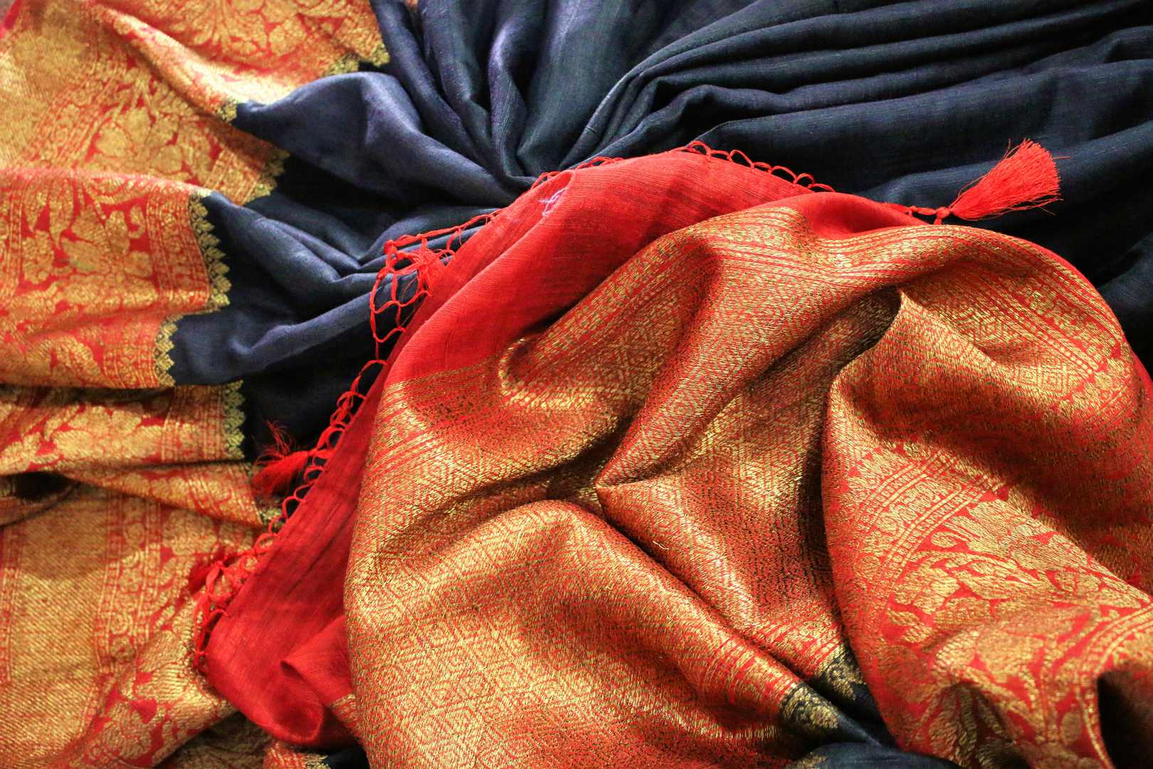 Shop black tussar Banarasi sari online in USA with red border. Explore a range of Indian desinger wedding sarees in USA at Pure Elegance online store. Shop now.-details