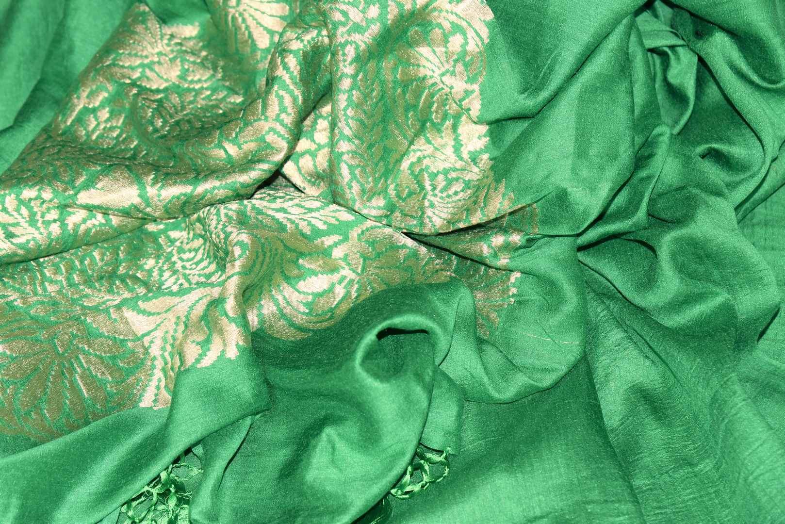 Satiate your saree appetite in this green muga silk drapery with a gorgeous silver zari work designed on the pallu. Style this piece with a statement red zari designer blouse to add a pop of color. Shop handcrafted silk saris, linen saree, chiffon saree online or visit Pure Elegance store, USA.-details