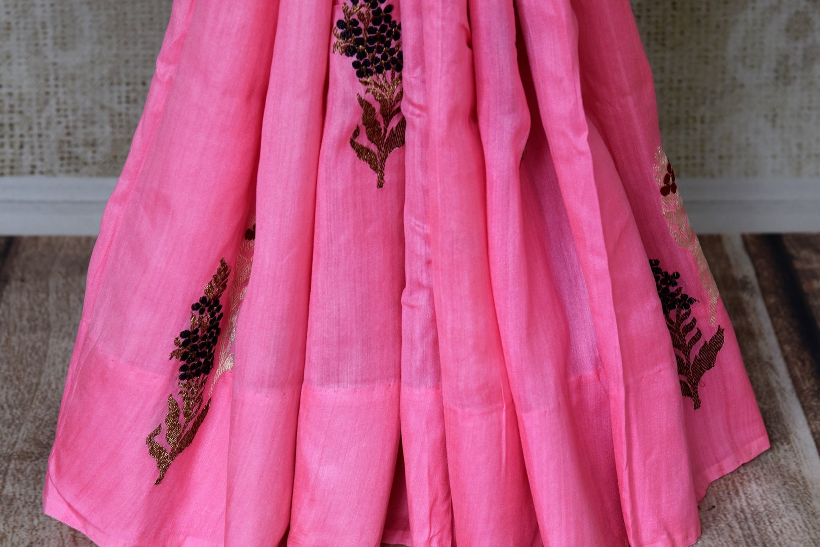 Shop woven pink color muga Banarasi saree online in USA with floral buta from Pure Elegance online store. Visit our exclusive Indian clothing store in USA and get floored by a range of exquisite Indian Kanjivaram saris, Banarasi sarees, silk sarees, Indian jewelry and much more to complete your ethnic look.-pleats