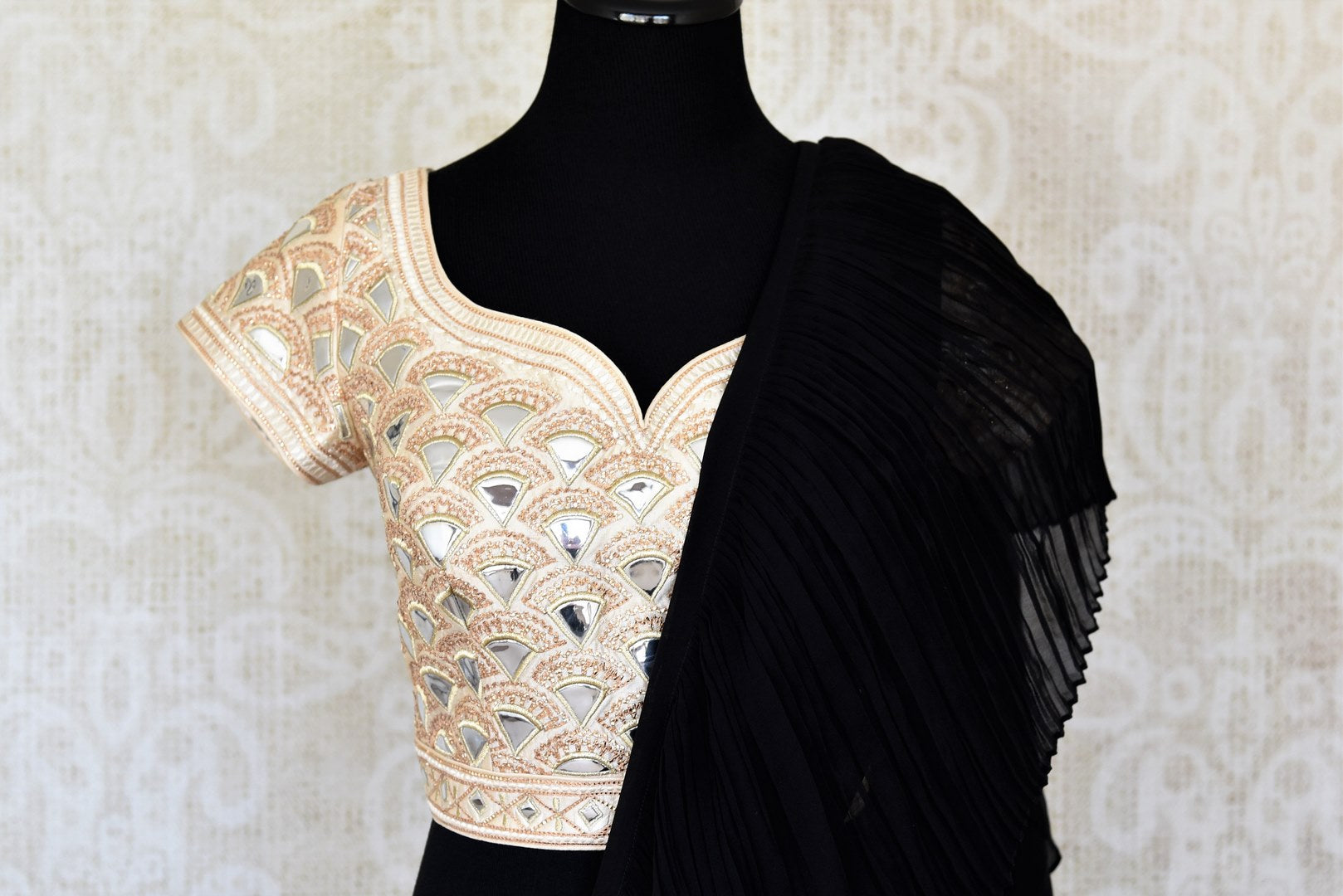Buy black designer georgette sari with designer blouse online in USA. Enhance your ethnic look with beautiful Indian designer saris from Pure Elegance. Shop from a splendid collection of Banarasi sarees, traditional silk sarees, Kanchipuram silk sarees from our exclusive Indian clothing store in USA.-blouse pallu