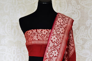 Buy pink georgette Banarasi saree online in USA with floral zari buta and red foliate zari border. Elevate your traditional saree style with beautiful Indian Banarasi saris from Pure Elegance Indian fashion store in USA. We also have a stunning variety of bridal saris for Indian brides in USA. Shop now.-blouse pallu