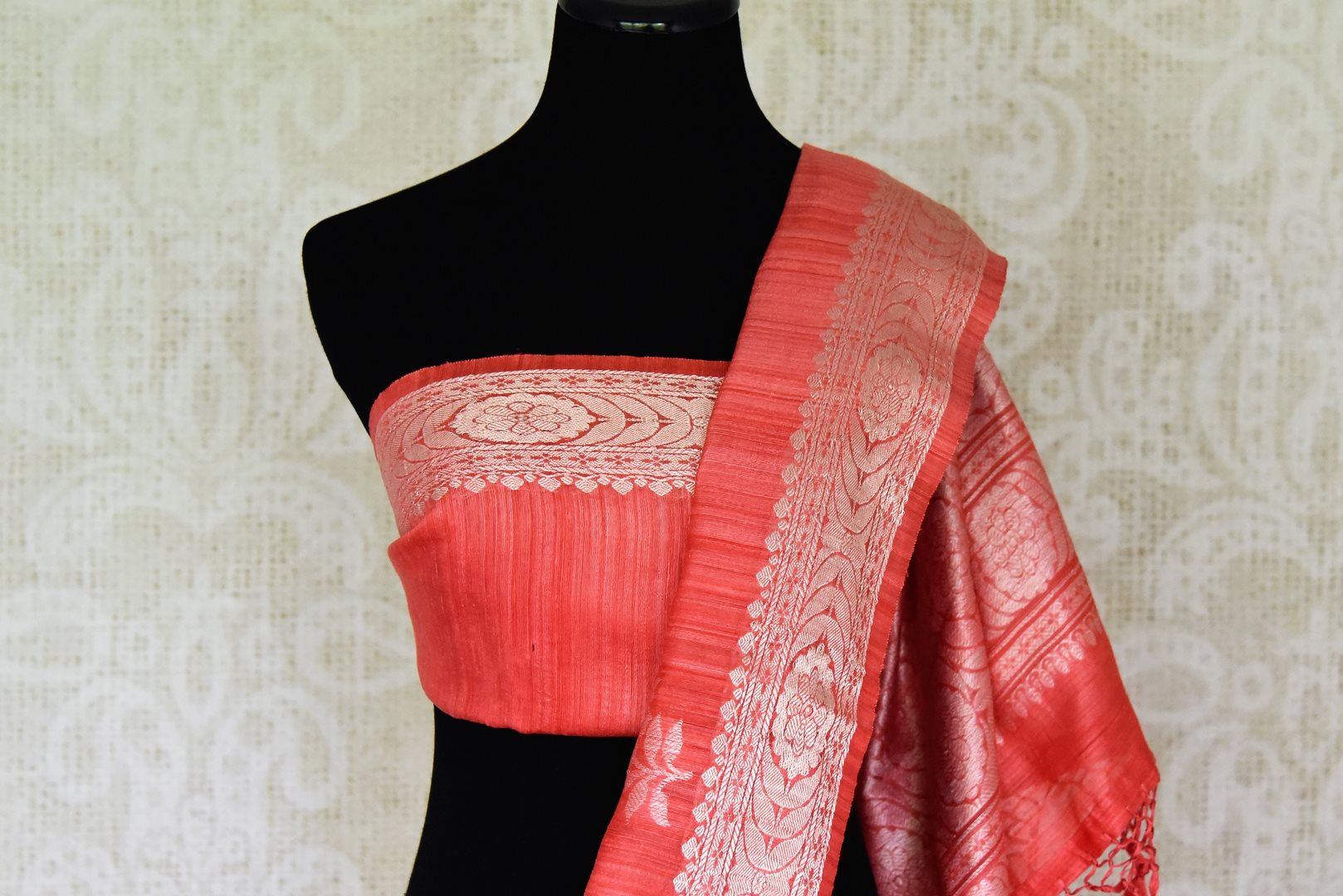 Shop coral color tussar Banarasi saree online in USA with floral zari buta and zari border. Be an epitome of elegance in exquisite Banarasi sarees from Pure Elegance Indian clothing store in USA.-blouse pallu