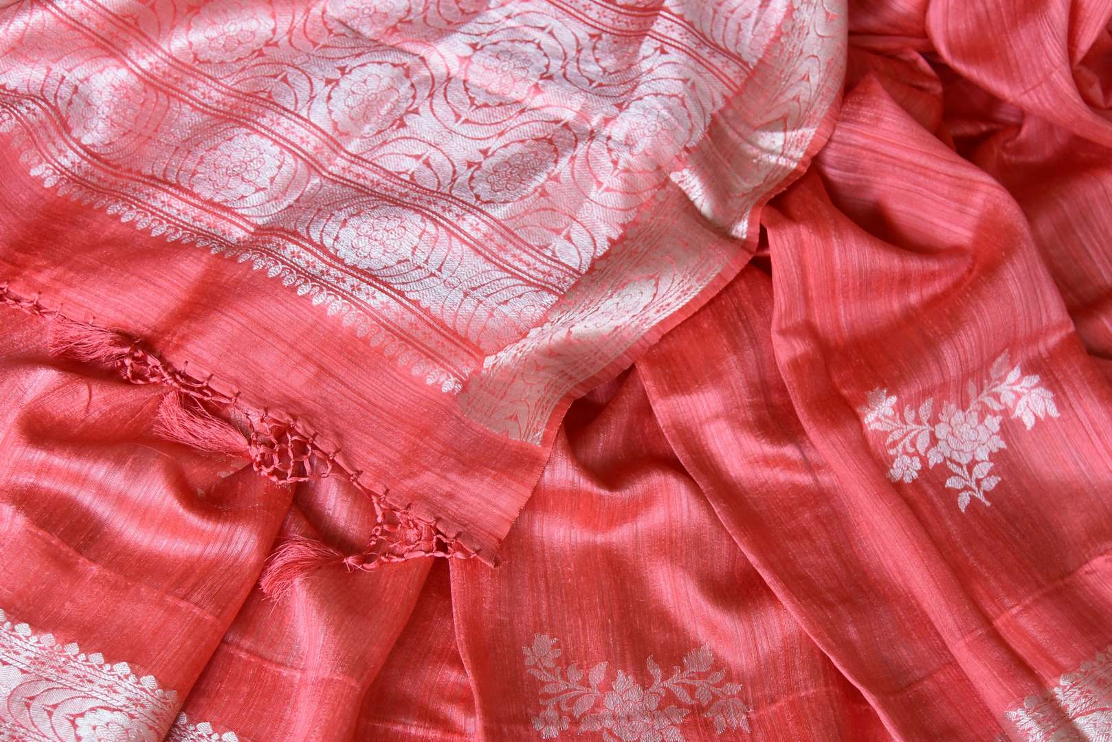 Shop coral color tussar Banarasi saree online in USA with floral zari buta and zari border. Be an epitome of elegance in exquisite Banarasi sarees from Pure Elegance Indian clothing store in USA.-details