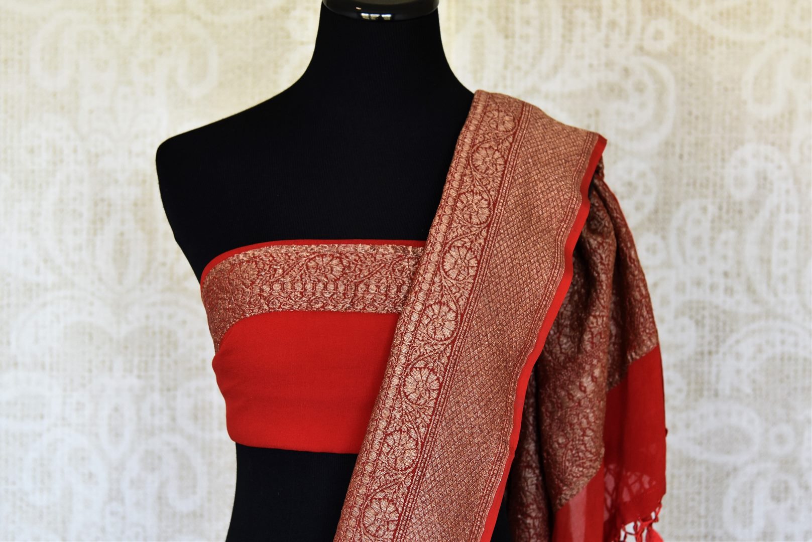 Buy ink blue georgette Banarasi sari online in USA with red antique zari border. Feel traditional on special occasions in beautiful Indian designer saris from Pure Elegance Indian fashion store in USA. Choose from a splendid variety of Banarasi sarees, pure handwoven saris. Buy online.-blouse pallu