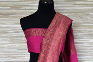 Shop mint green muga Banarasi sari online in USA with pink antique zari border. Be a vision in the beautifu Banarasi sarees from Pure Elegance Indian clothing store in USA. Shop online now.-blouse pallu