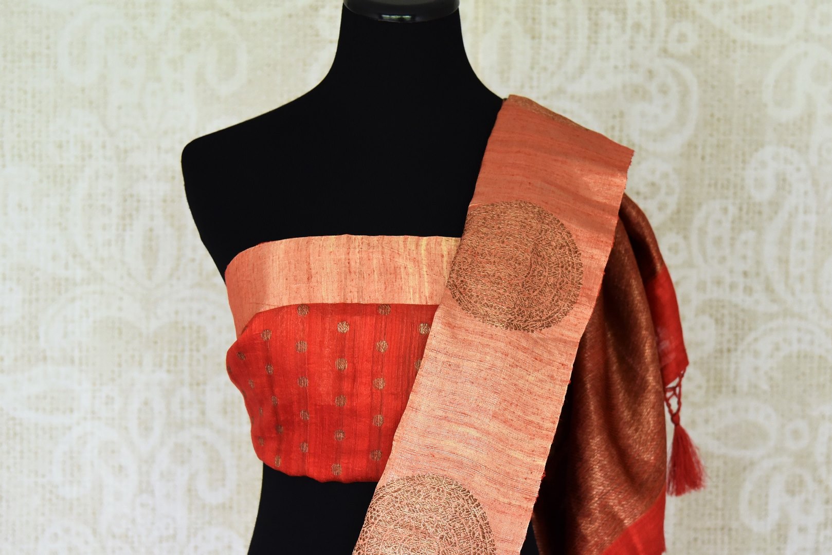 Buy dark green tussar Benarasi saree online in USA with red zari border. Be an epitome of elegance in exquisite Banarasi saris from Pure Elegance Indian clothing store in USA.-blouse pallu