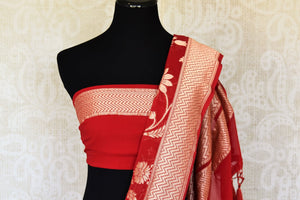 Shop traditional red georgette Banarasi saree online in USA with foliate zari work. Feel traditional on special occasions in beautiful Indian designer saris from Pure Elegance Indian fashion store in USA. Choose from a splendid variety of Banarasi sarees, pure handwoven saris. Buy online.-blouse pallu