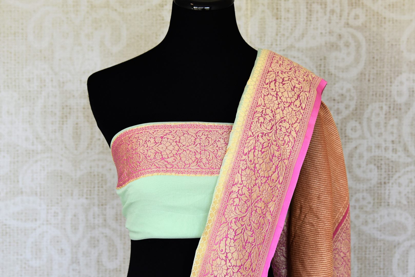 Shop pista green georgette Banarasi saree online in USA with pink zari border. Feel traditional on special occasions in beautiful Indian designer saris from Pure Elegance Indian fashion store in USA. Choose from a splendid variety of Banarasi sarees, pure handwoven saris. Buy online.-blouse pallu