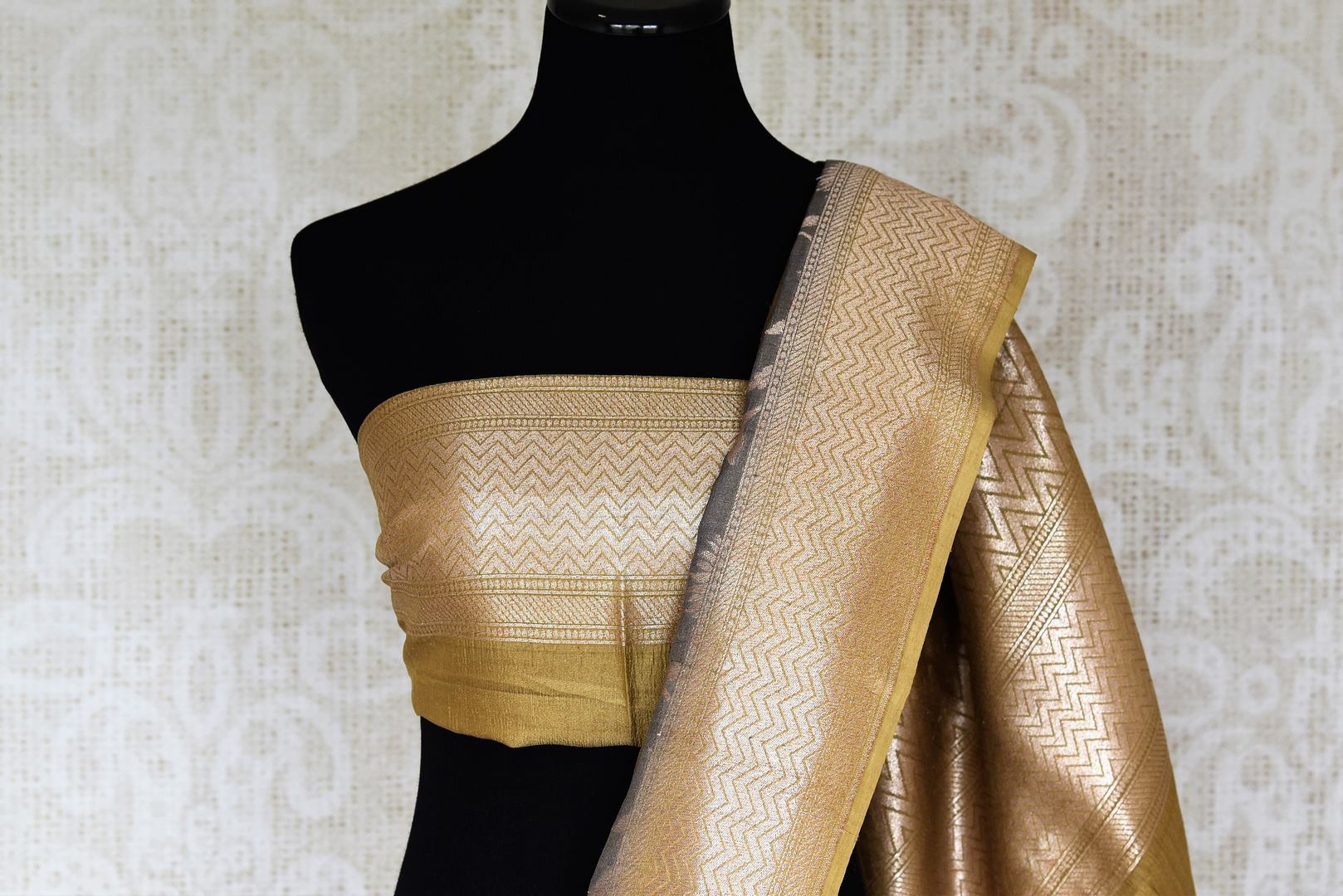 Buy grey khaddi Banarasi sari online in USA with minakari zari floral work. Feel traditional on special occasions in beautiful Indian designer sarees from Pure Elegance Indian fashion store in USA. Choose from a splendid variety of Banarasi sarees, pure handwoven saris. Buy online.-blouse pallu