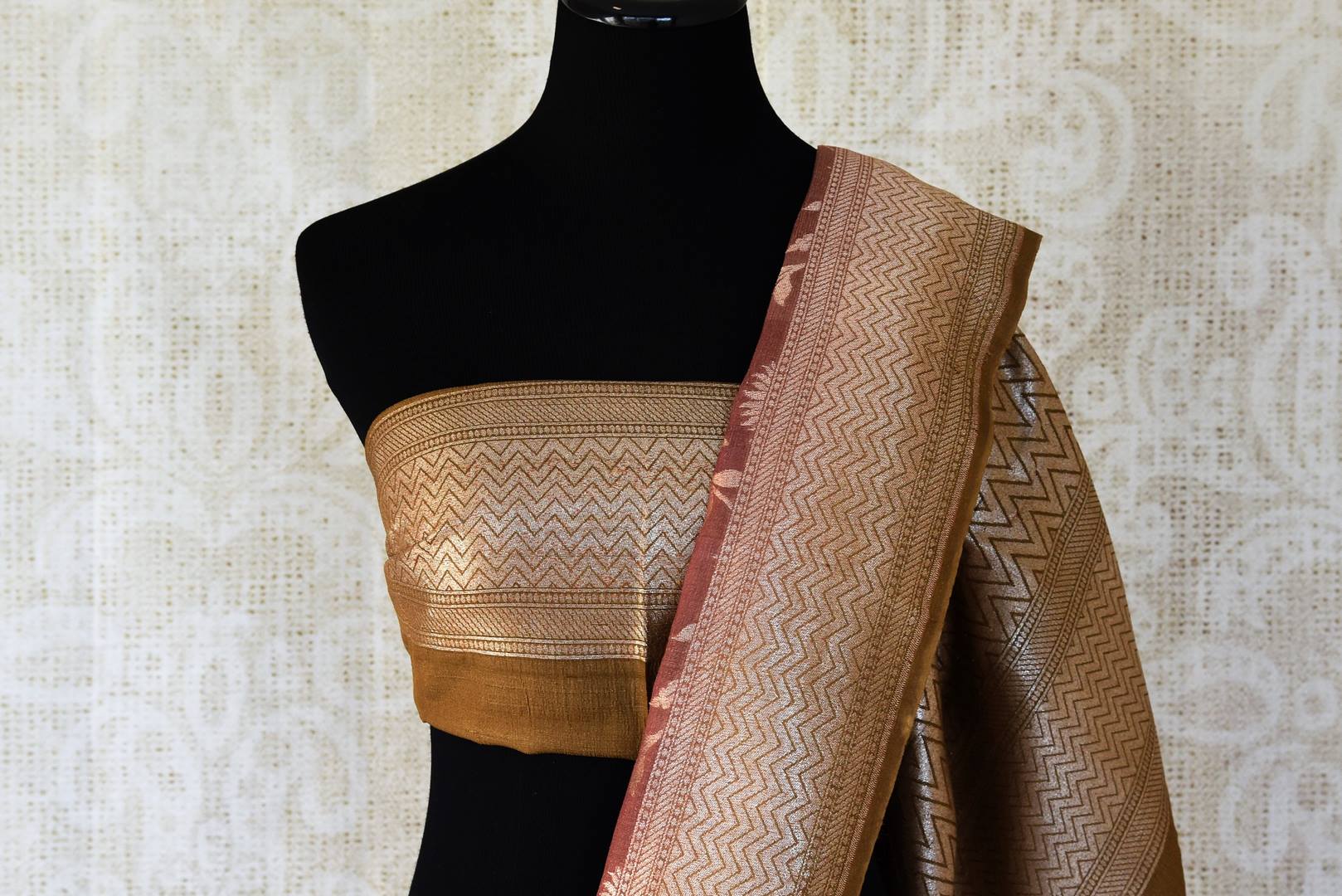 Buy wine color khaddi Benarasi saree online in USA with brown zari border. Feel traditional on special occasions in beautiful Indian designer sarees from Pure Elegance Indian fashion store in USA. Choose from a splendid variety of Banarasi sarees, pure handwoven saris. Buy online.-blouse pallu