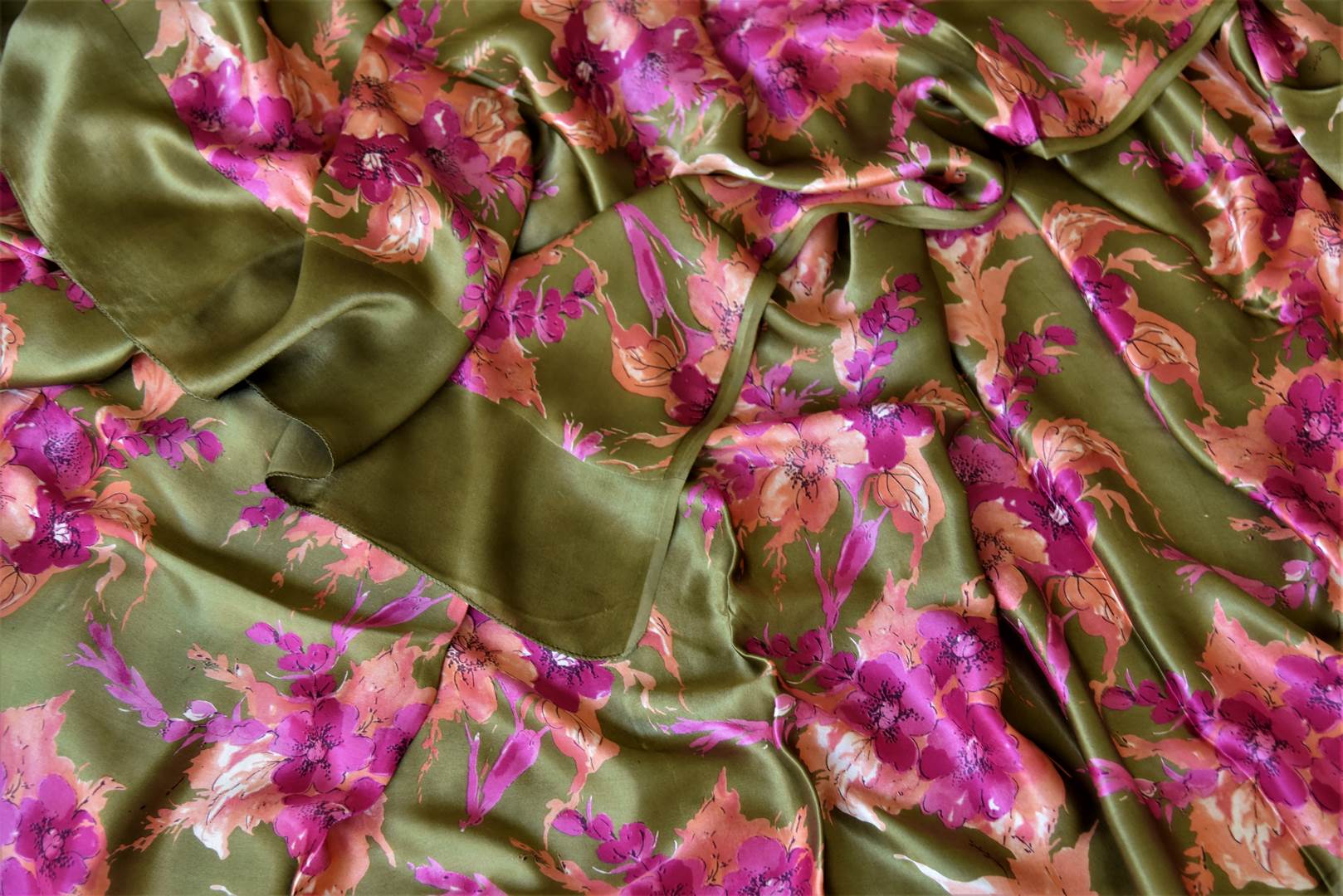 Buy elegant olive green pink floral print crepe silk sari online in USA. Shop stunning printed sarees, georgette sarees, floral sarees in USA from Pure Elegance Indian cloth boutique in USA. Visit our store now.-details