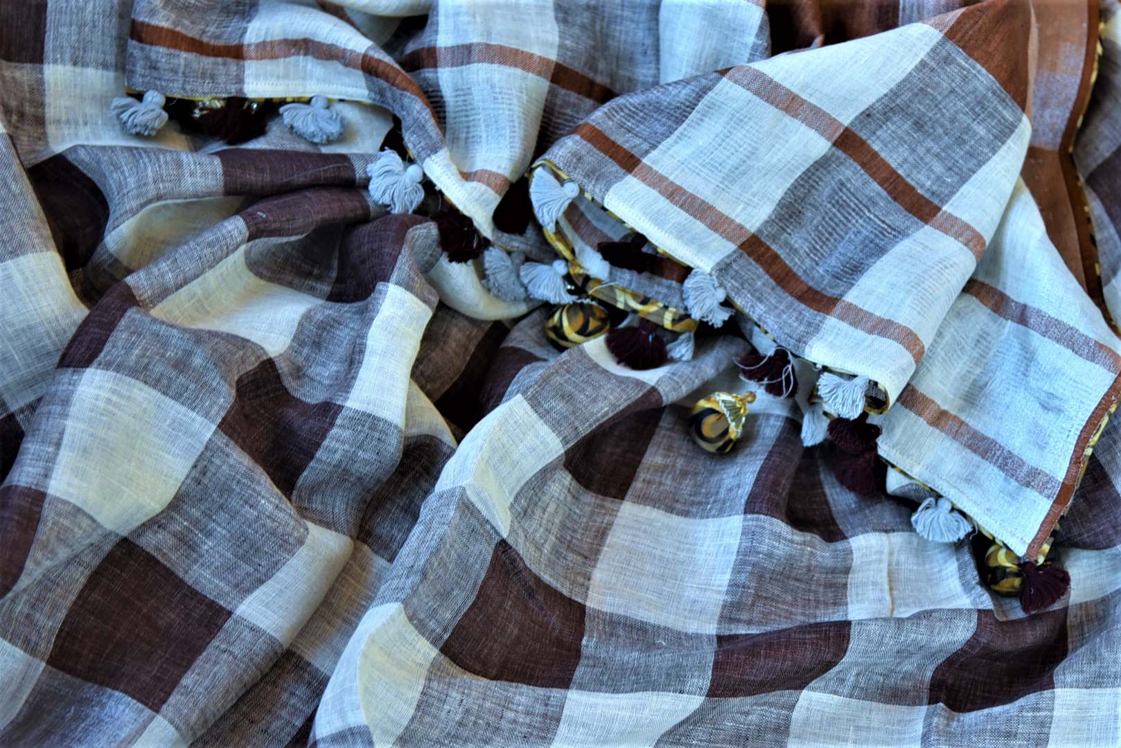 Shop stylish white and brown check linen sari online in USA with Ajrakh saree blouse. Go for a distinct and tasteful saree style on special occasions with handwoven sarees, linen sarees with blouse from Pure Elegance Indian fashion store in USA.-details