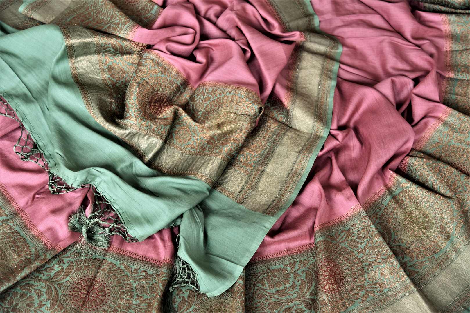 Shop beautiful mauve pink tussar Banarsi sari online in USA with green antique zari border. Be the center of attraction at parties and weddings with beautiful Kanchipuram silk sarees, pure silk sarees, handwoven sarees, Banarasi sarees from Pure Elegance Indian fashion store in USA.-details