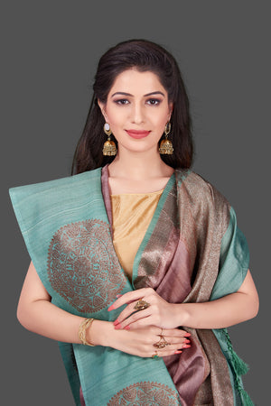 Buy beautiful mauve color tassar Benarasi saree online in USA with zari buta on green border. Shop beautiful Banarasi georgette sarees, tussar saris, pure muga silk saris in USA from Pure Elegance Indian fashion boutique in USA. Get spoiled for choices with a splendid variety of Indian sarees to choose from! Shop now.-closeup