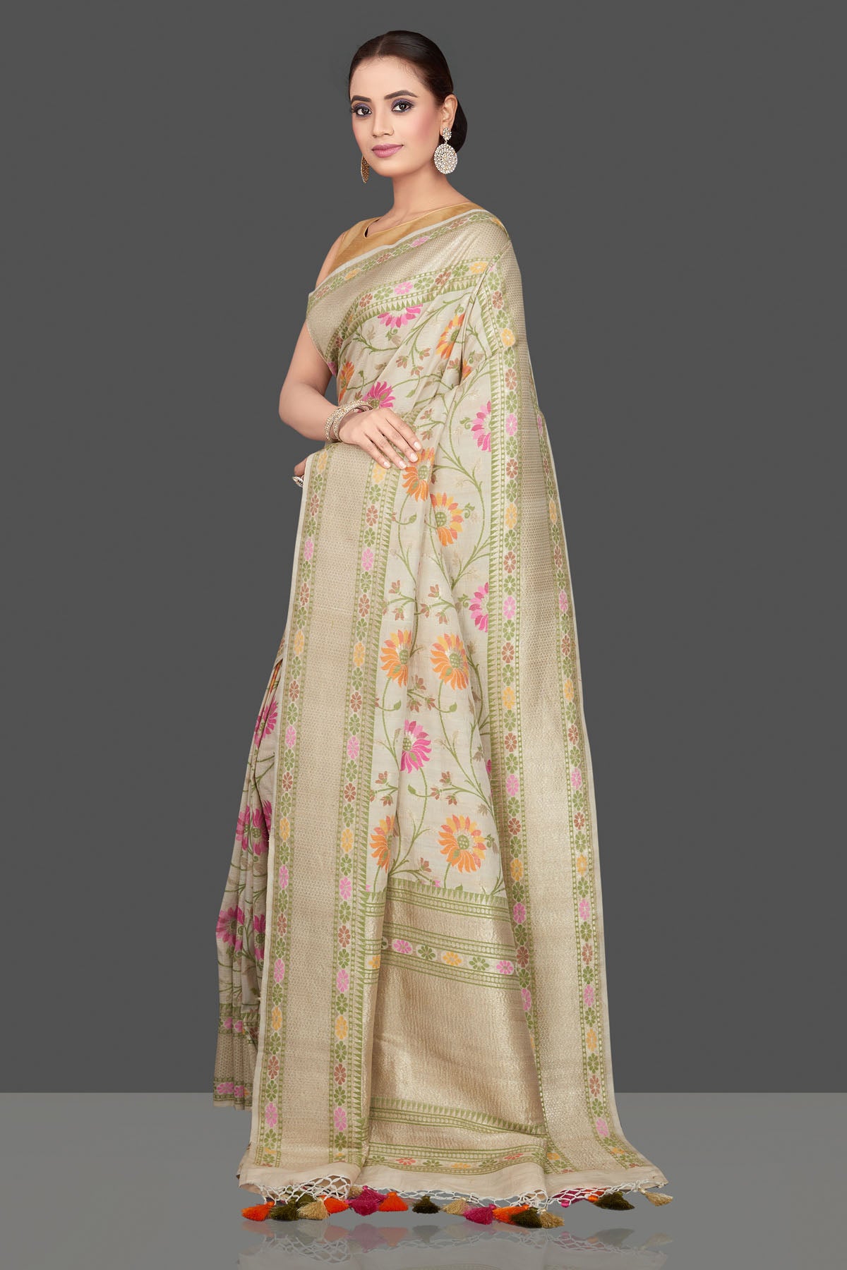 Shop stunning cream floral tussar georgette saree online in USA. Look gorgeous on special occasions with exquisite Indian sarees, handwoven sarees, Banarasi sarees, pure silk sarees from Pure Elegance Indian saree store in USA.-pallu