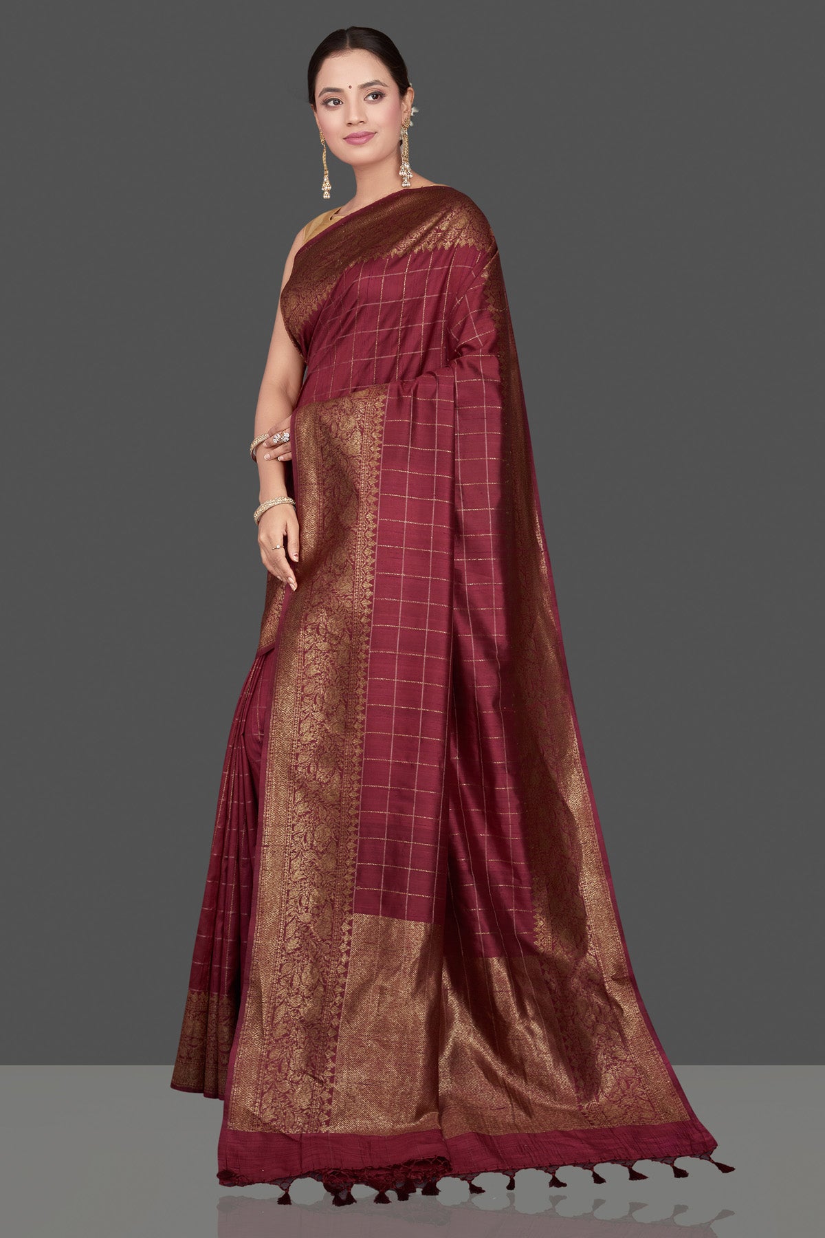 Buy gorgeous plum check tussar Banarasi saree online in USA with antique zari border. Go for stunning Indian designer sarees, georgette sarees, handwoven saris, embroidered sarees for festive occasions and weddings from Pure Elegance Indian clothing store in USA.-pallu