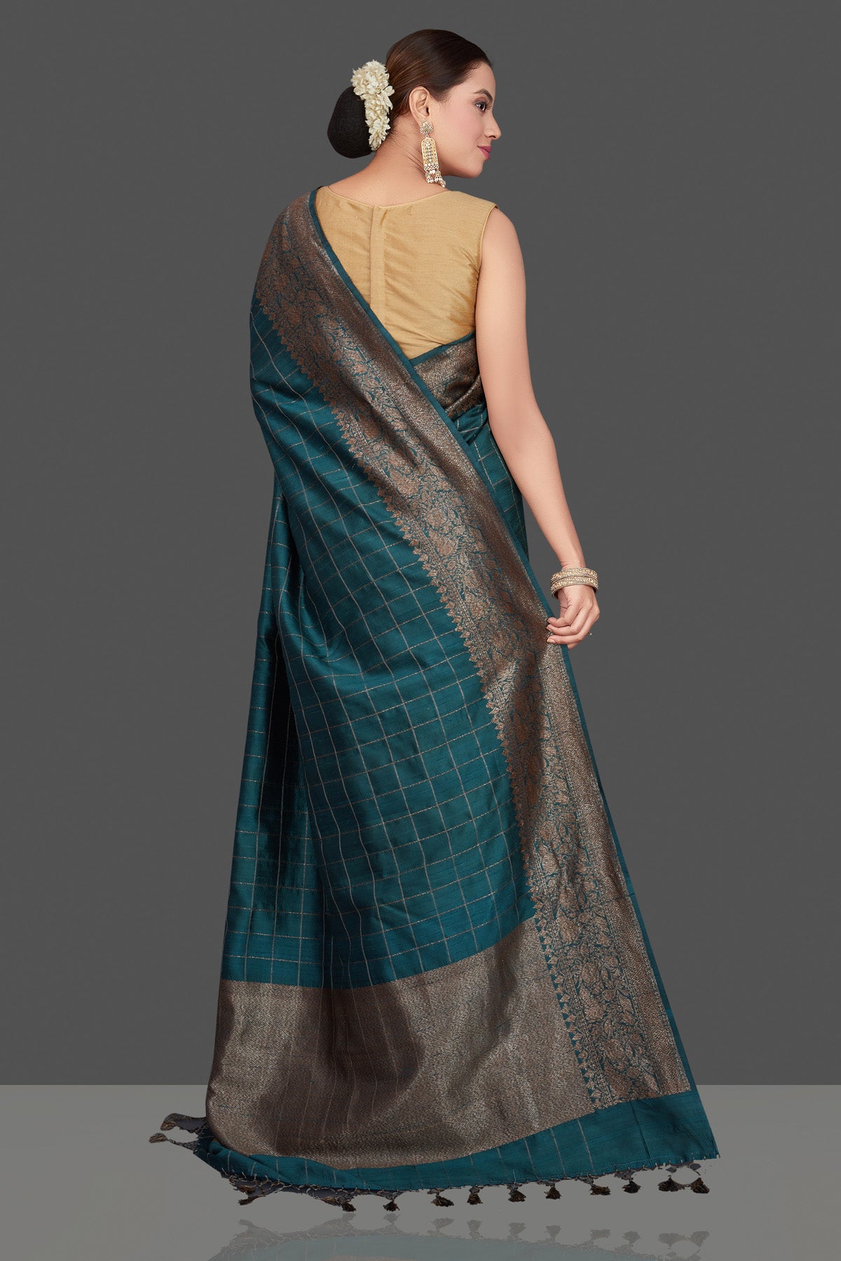 Shop gorgeous green check tussar Benarasi saree online in USA with antique zari border. Go for stunning Indian designer sarees, georgette sarees, handwoven saris, embroidered sarees for festive occasions and weddings from Pure Elegance Indian clothing store in USA.-back