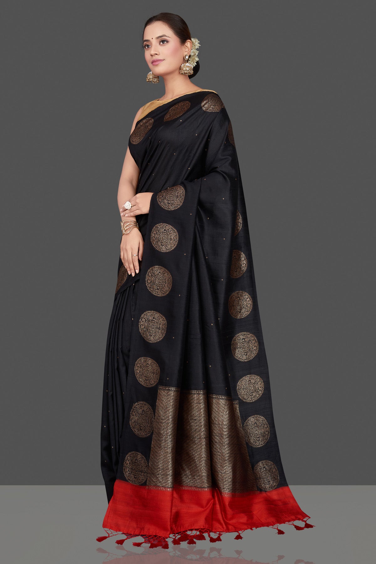 Buy ravishing black tussar Benarasi saree online in USA with antique zari buta border. Go for stunning Indian designer sarees, georgette sarees, handwoven saris, embroidered sarees for festive occasions and weddings from Pure Elegance Indian clothing store in USA.-pallu