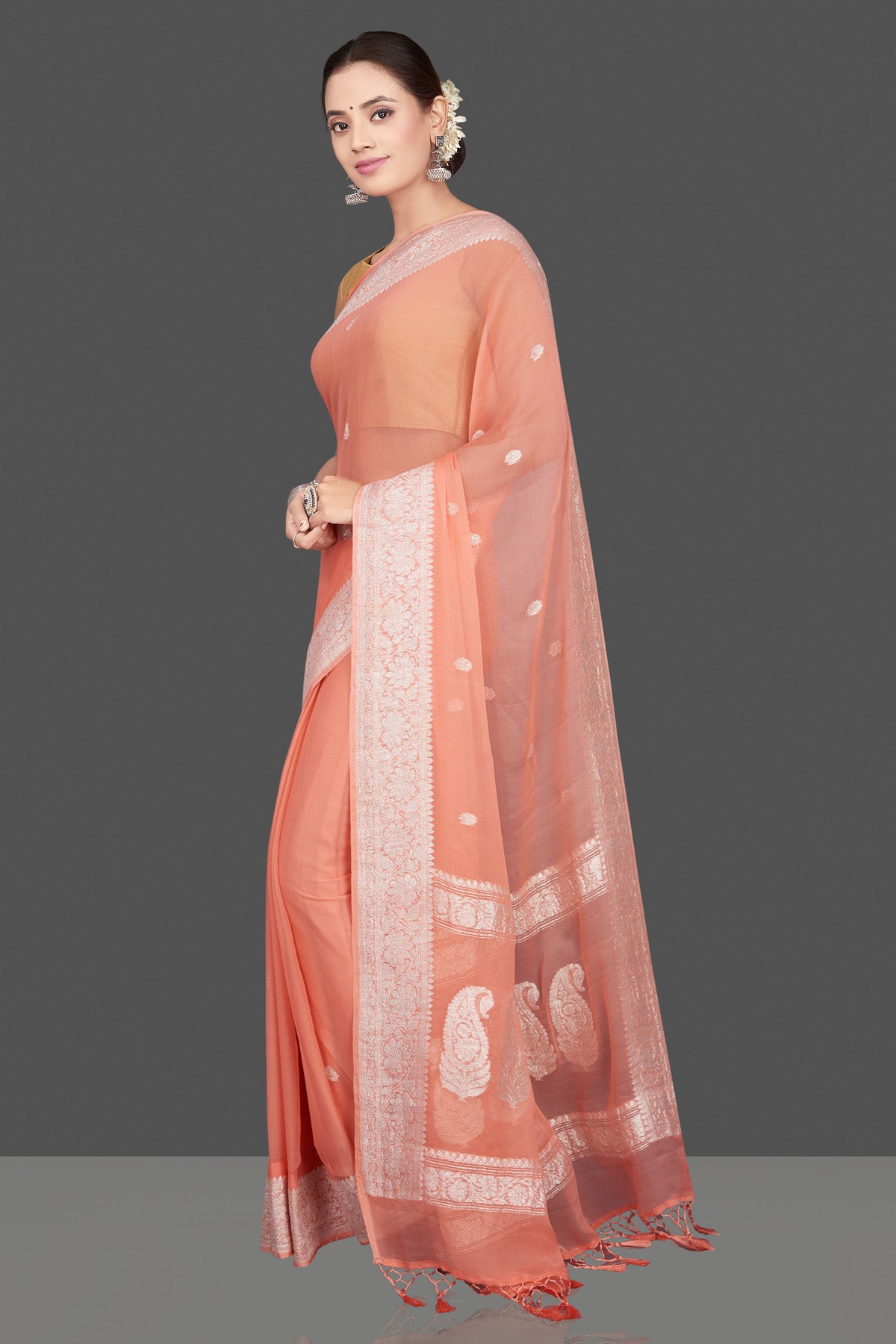Buy stunning peach color georgette chiffon saree online in USA with silver zari border. Go for stunning Indian designer sarees, georgette sarees, handwoven sarees, embroidered sarees for festive occasions and weddings from Pure Elegance Indian clothing store in USA.-pallu