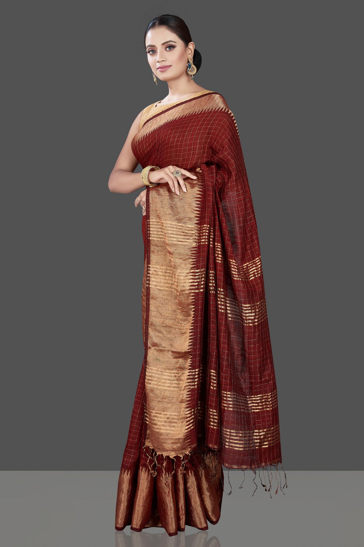 Buy stunning brown check matka silk saree online in USA with golden zari border. Be the talk of the occasion in exquisite designer sarees, pure silk sarees, tussar saris, embroidered sarees, handloom saris from Pure Elegance Indian fashion store in USA.-pallu