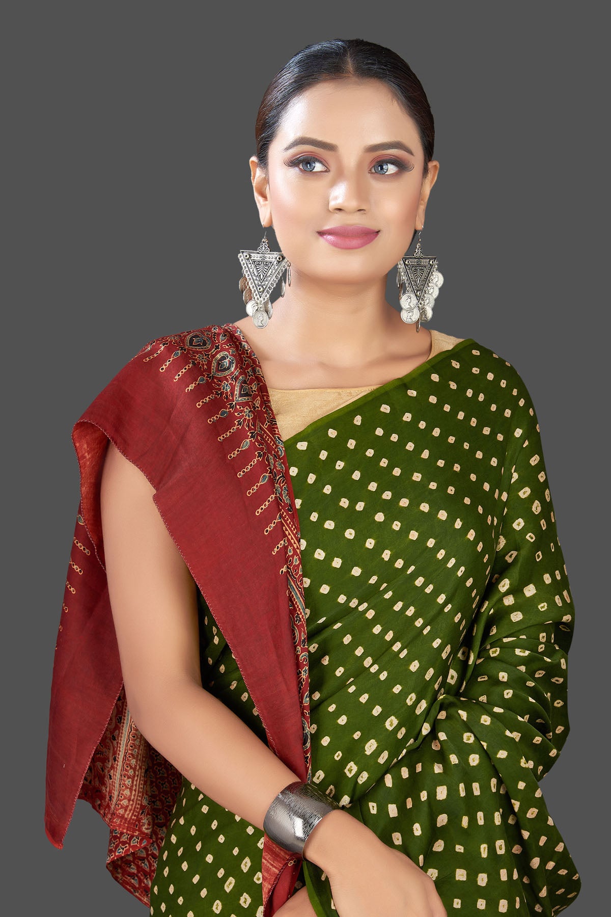 Buy gorgeous green Bandhej print modal silk sari online in USA with red Ajrakh pallu. Look beautiful at weddings and parties with exquisite designer sarees, handwoven saris, pure silk sarees, embroidered sarees, printed sarees from Pure Elegance Indian fashion boutique in USA.-closeup