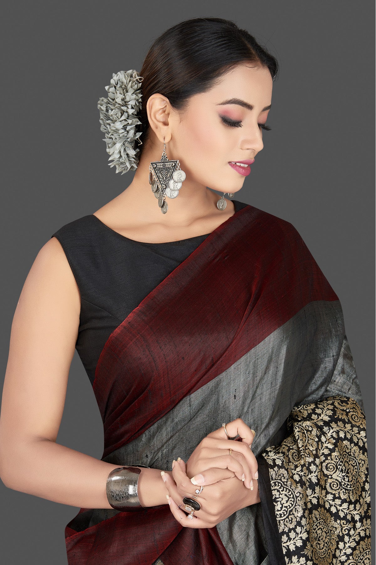 Buy beautiful grey tussar raw silk sari online in USA with black zari border. Keep your Indian wardrobe update with exclusive designer sarees, pure silk sarees, handloom silk sarees, Banarasi sarees from Pure Elegance Indian fashion store in USA.-closeup