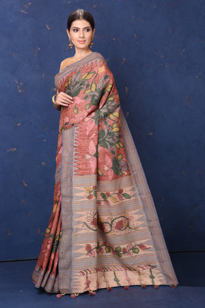 Shop stunning dusty pink Kalamkari print saree online in USA. Enrich your ethnic wardrobe with traditional Indian sarees, designer sarees. embroidered sarees, pure silk sarees, handwoven sarees, Kanchipuram saris, Banarasi sarees from Pure Elegance Indian saree store in USA.-pallu