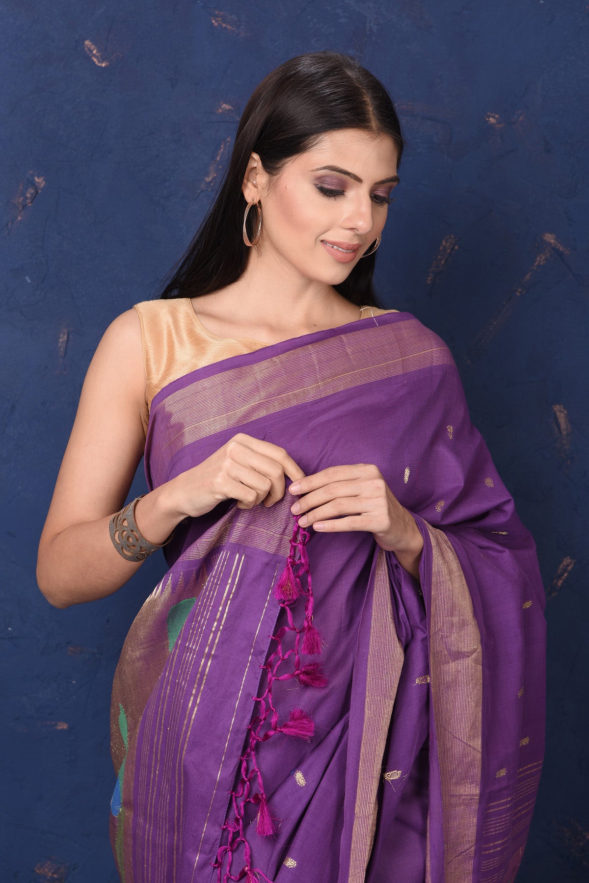 Shop purple paithani cotton saree online in USA with Radhan Krishna motif pallu. Enrich your ethnic wardrobe with traditional Indian sarees, designer sarees. embroidered sarees, pure silk sarees, handwoven sarees, Kanchipuram sarees, Banarasi sarees from Pure Elegance Indian saree store in USA.-closeup