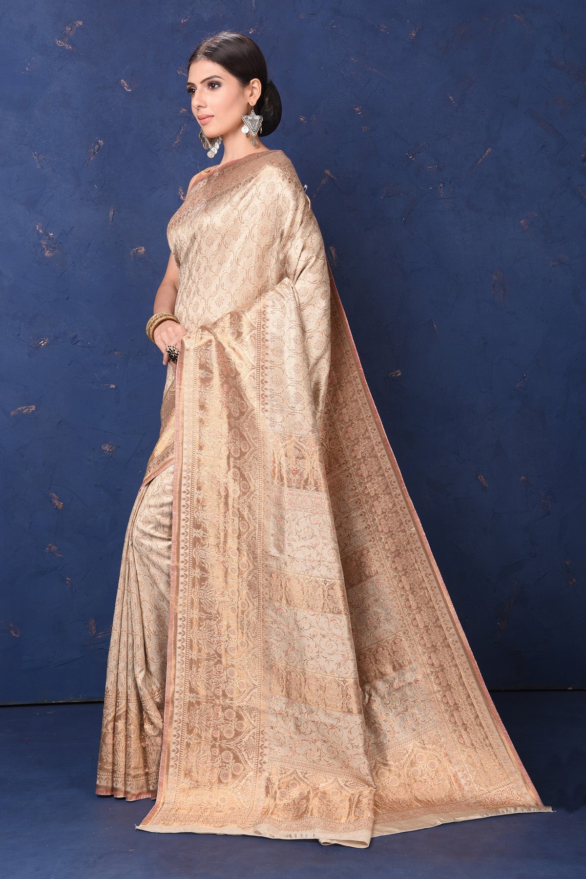 Shop beautiful cream handspun silk sari online in USA. Buy latest designer sarees, handloom saris, embroidered sarees, Bollywood sarees, fancy sarees for special occasions from Pure Elegance Indian fashion store in USA. Shop soft silk sarees, pure Banarasi sarees, cotton sarees, georgette sarees.-pallu
