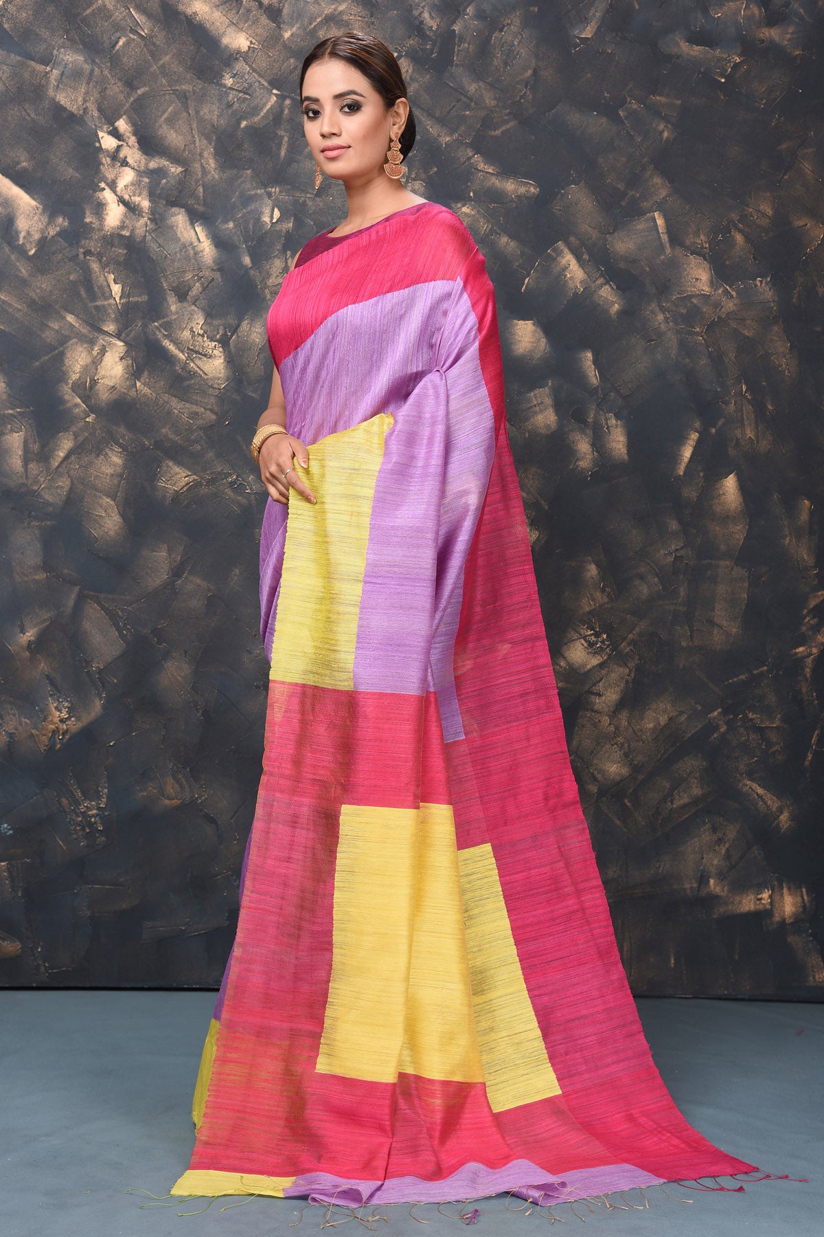 Buy beautiful lavender color matka silk sari online in USA with yellow and pink border. Enrich your ethnic wardrobe with traditional Indian sarees, designer sarees. embroidered sarees, pure silk sarees, handwoven sarees, Kanchipuram sarees, Banarasi saris from Pure Elegance Indian saree store in USA.-pallu